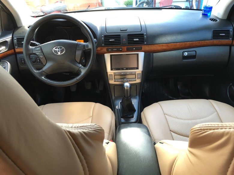 Toyota avensis ii