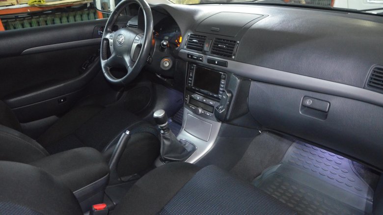 Тойота авенсис салон