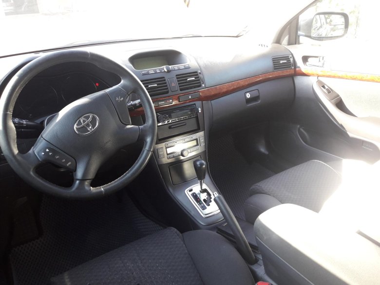 Toyota avensis 2008 салон