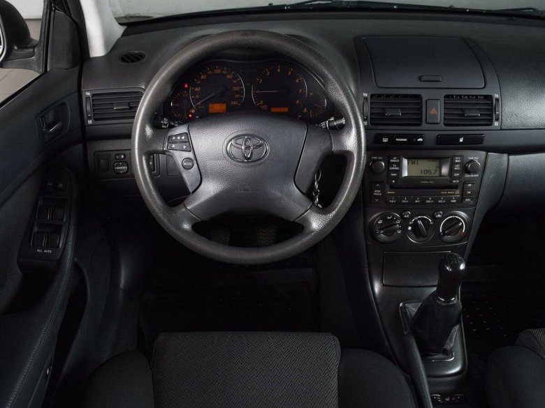 Тойота авенсис 2007 1.8 салон