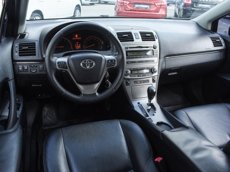 Тойота авенсис 2011 салон