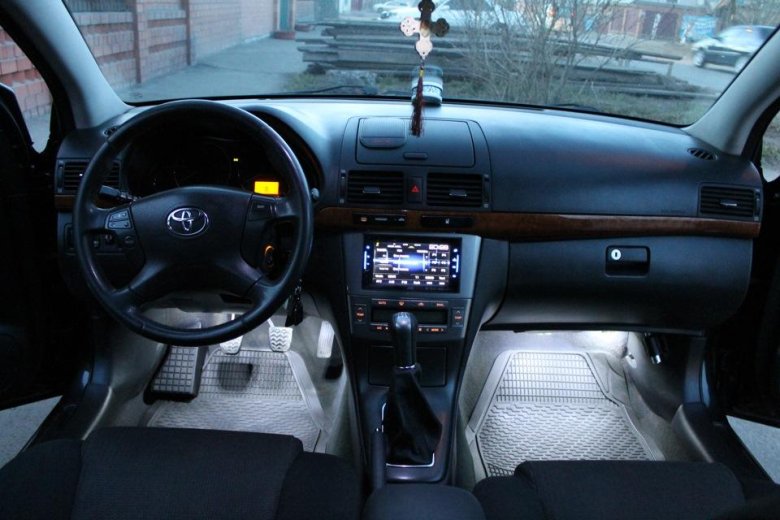 Toyota avensis 2007 салон
