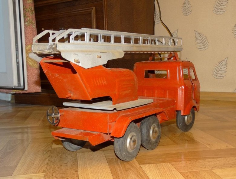 Советские игрушки пожарная машина