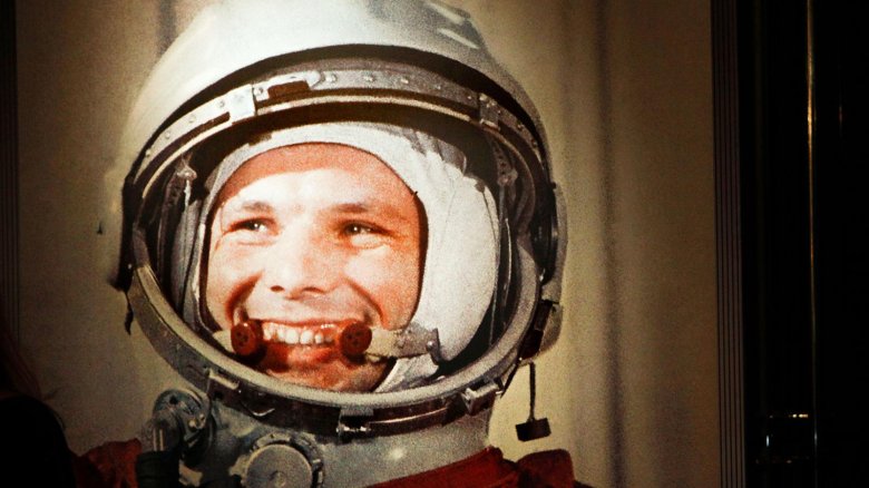 Юрий гагарин первый в космосе