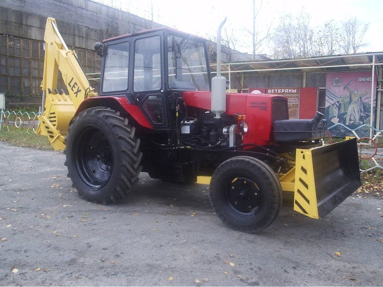 Трактор экскаватор
