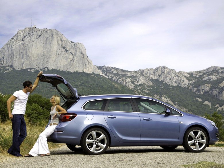 Opel astra sports tourer 2011