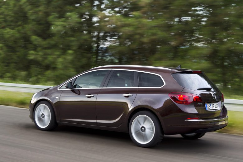 Opel astra sports tourer 2012