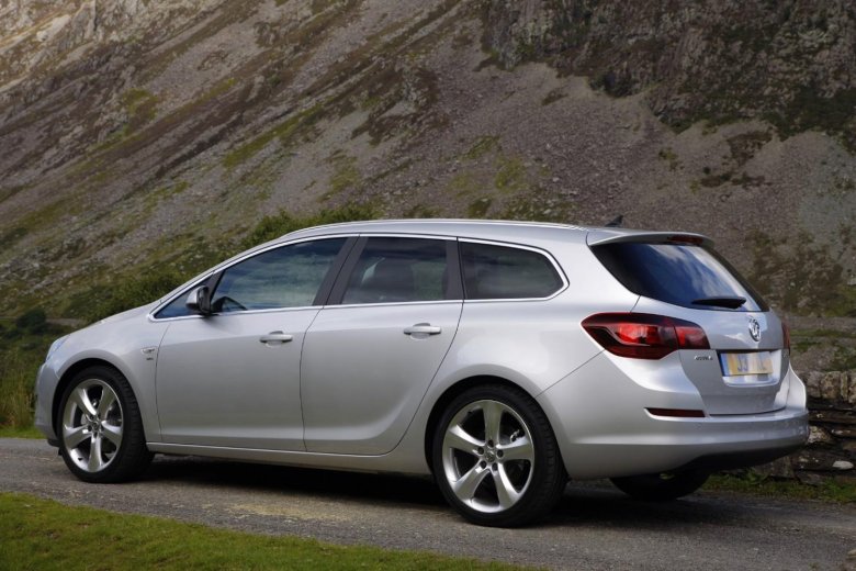Opel astra sports tourer 2012