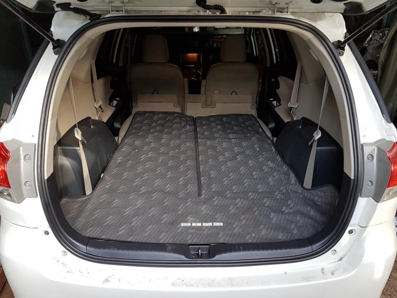 Toyota wish 2005 багажник