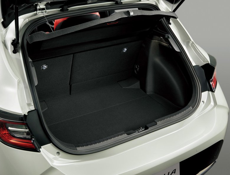 Toyota corolla 2018 багажник