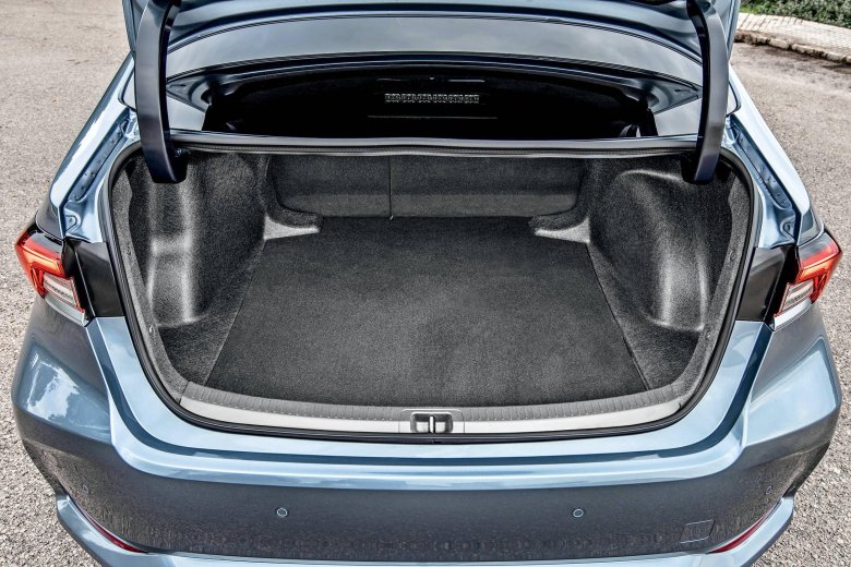 Toyota corolla 2017 багажник