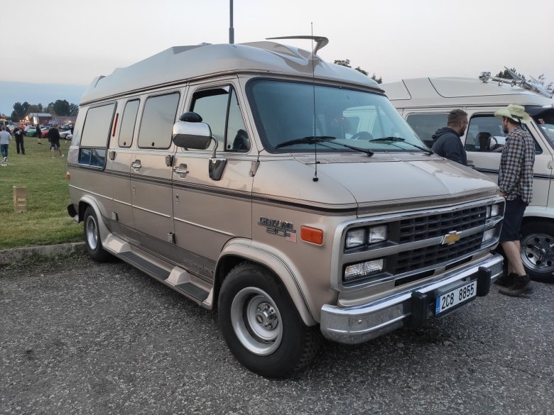 Chevrolet van g 20