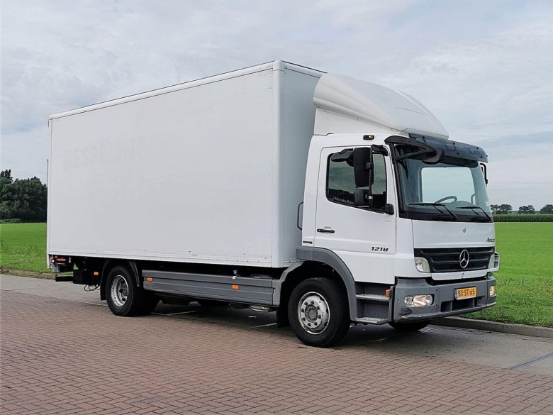 Mercedes-benz atego 818