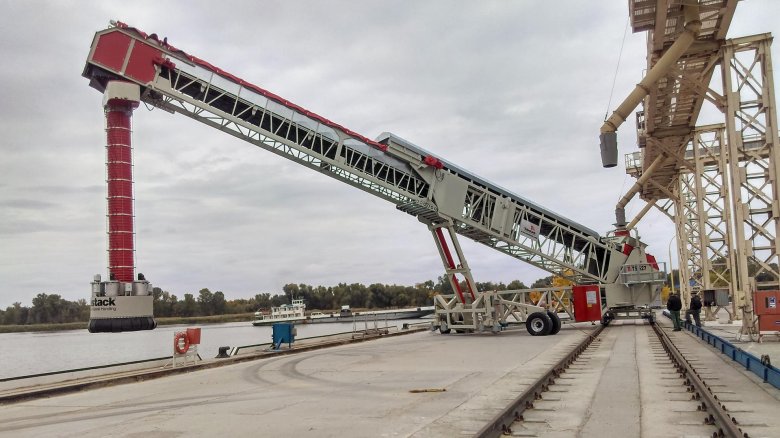 Судопогрузчик телескопический радиальный telestack ts-225