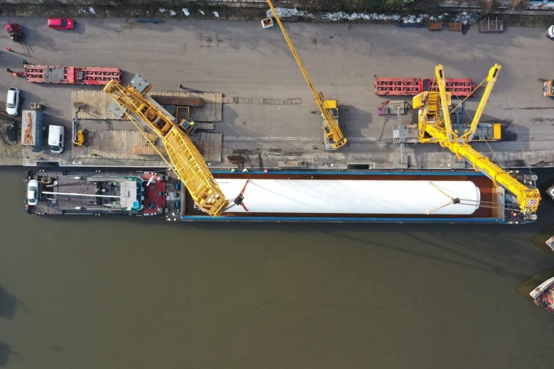 Баржа с краном