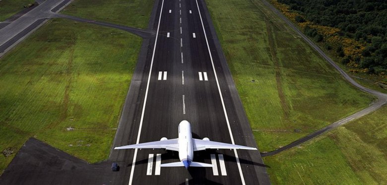 Взлетная полоса самолета