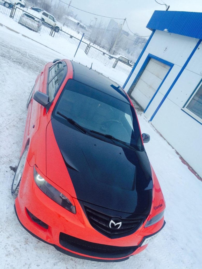 Красная мазда