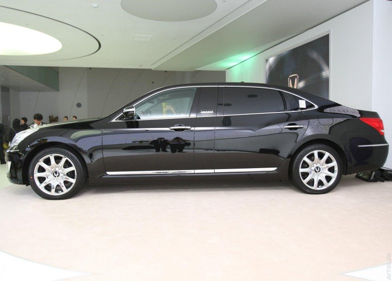 Hyundai equus limousine 2010