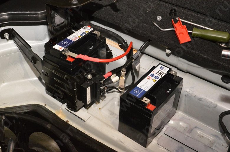 221 мерседес дополнительный акб