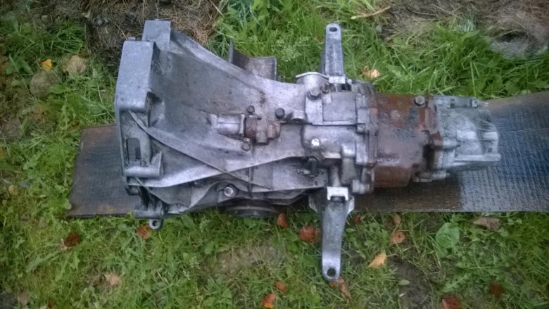 Ауди 100 2.3 коробка