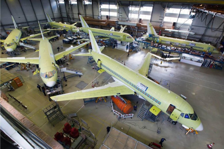 Самолет сухой суперджет 100