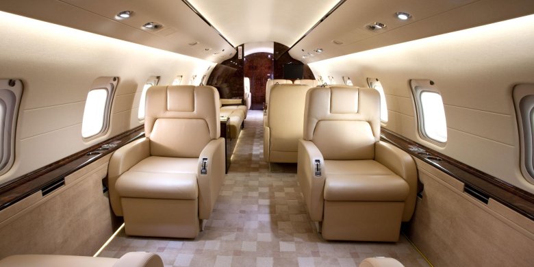 Самолет bombardier challenger 650