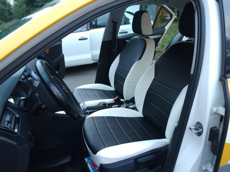 Авточехлы белые из экокожи на шкода рапид 2021