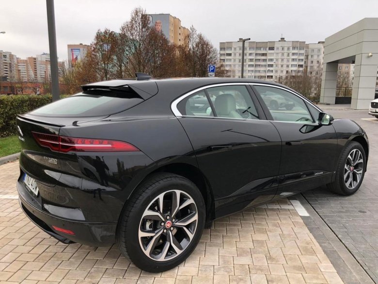 Ягуар i pace ev400