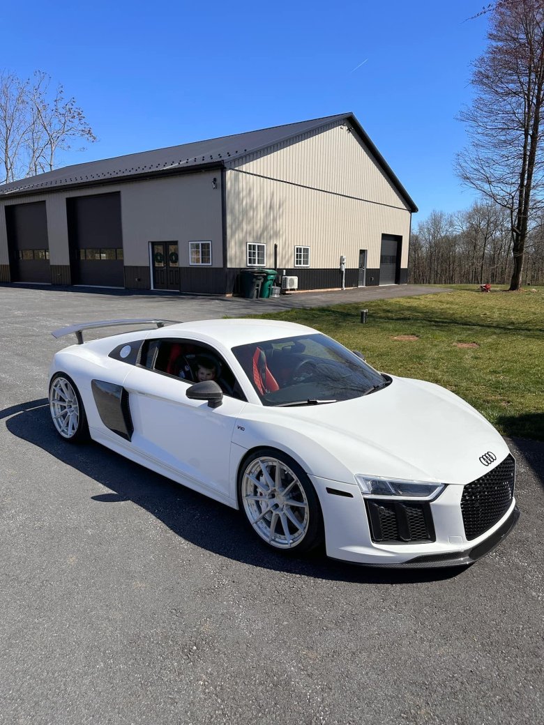 Audi r 8 v 10 plus
