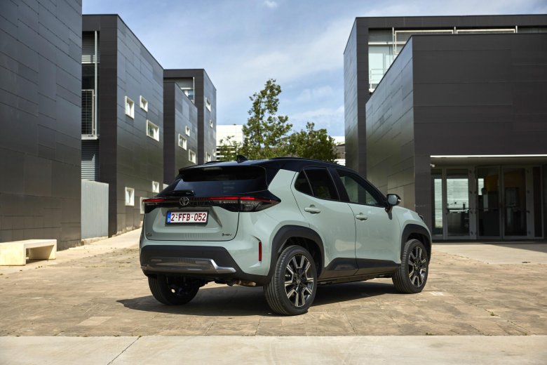 Toyota yaris cross 2024