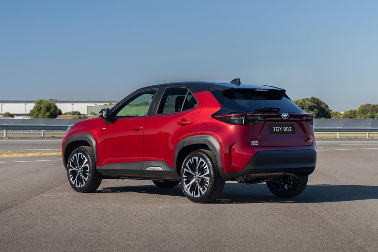 Тойота ярис кросс 2024