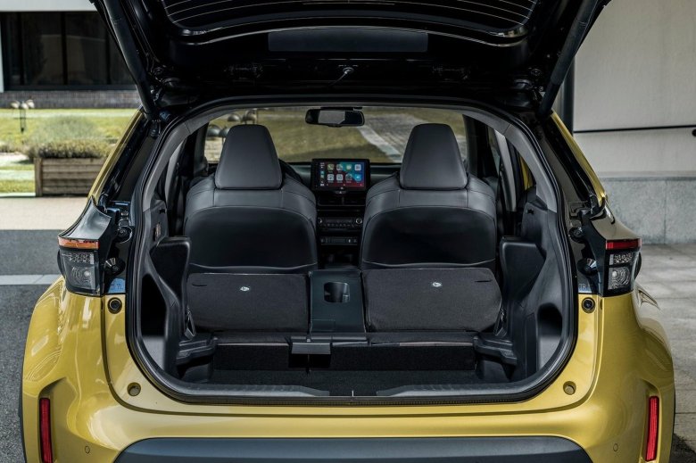 Тойота yaris cross 2022