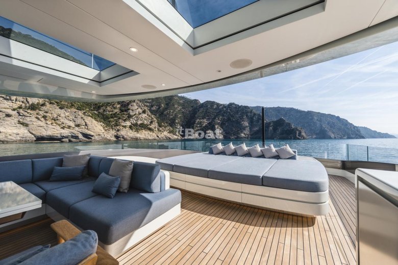 Моторная яхта