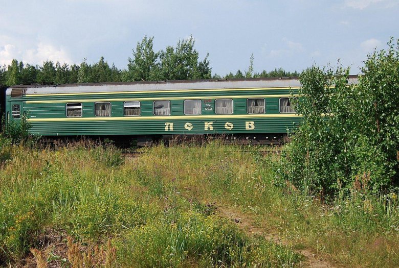 Фирменный поезд «псков» 010а