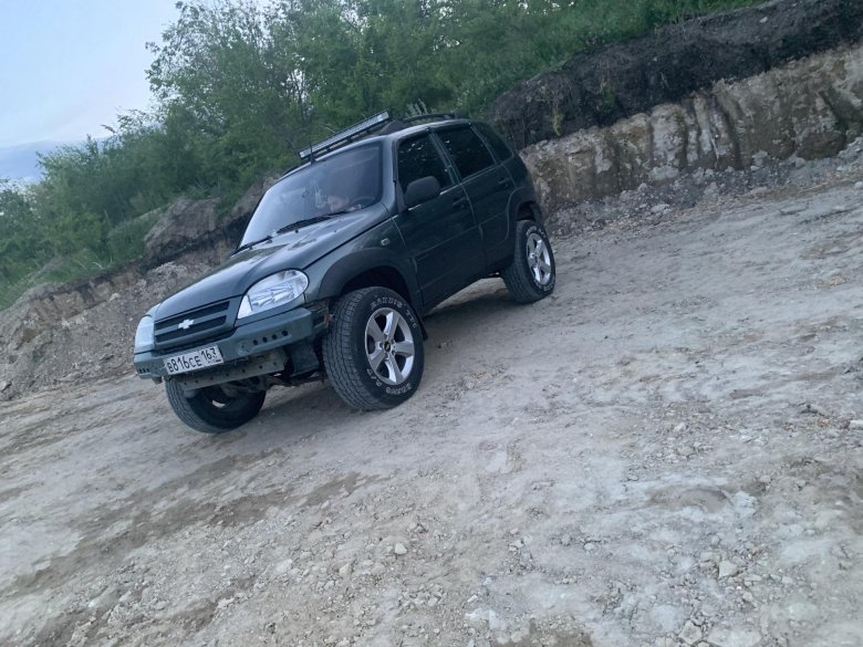 Нива шевроле бертоне зеленый металлик