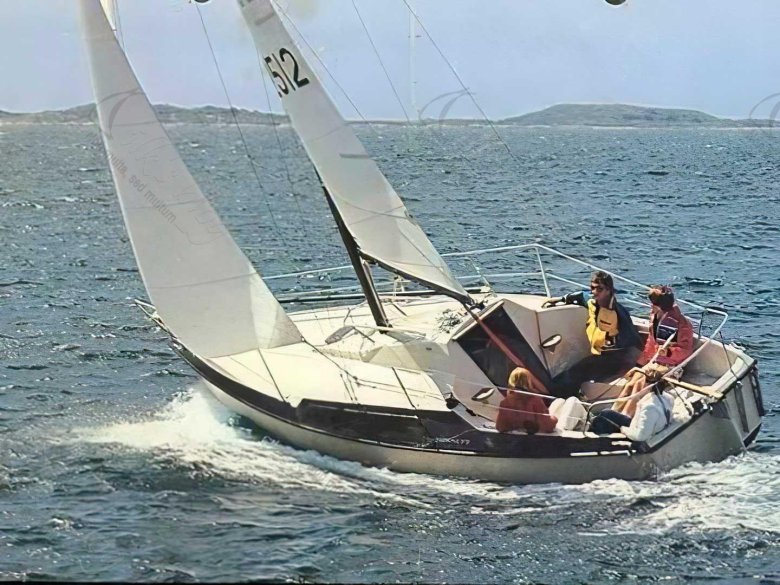 Парусная лодка