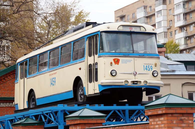 Троллейбус шкода 9 тр