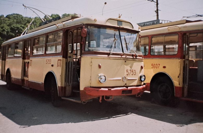 Троллейбус шкода 9тр