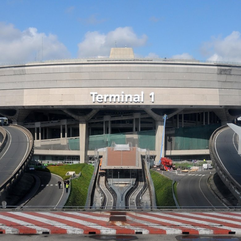 Paris charles de gaulle airport terminal 1