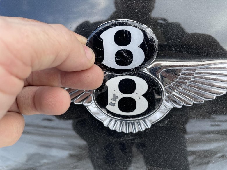 Bentley значок на капоте