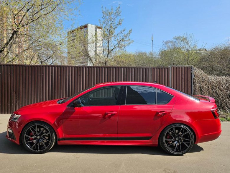 Красная шкода октавия