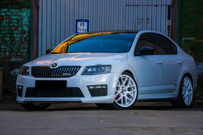 Skoda octavia a7 rs белая