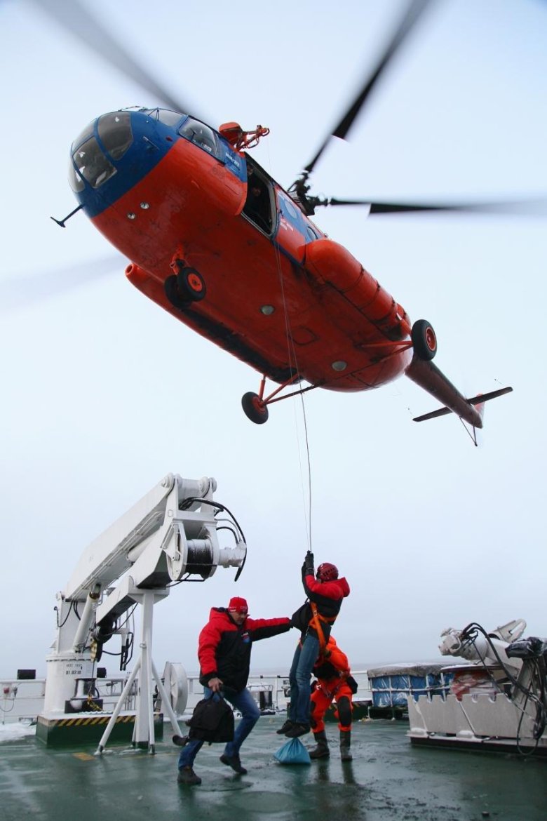 Вертолёт спасателей