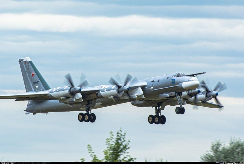 Стратегический турбовинтовой бомбардировщик ту-95мс