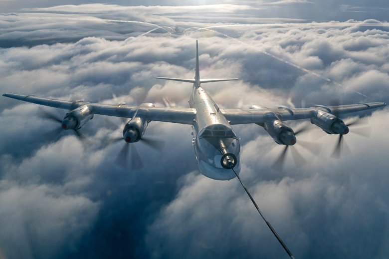 Стратегический бомбардировщик ту-95мс