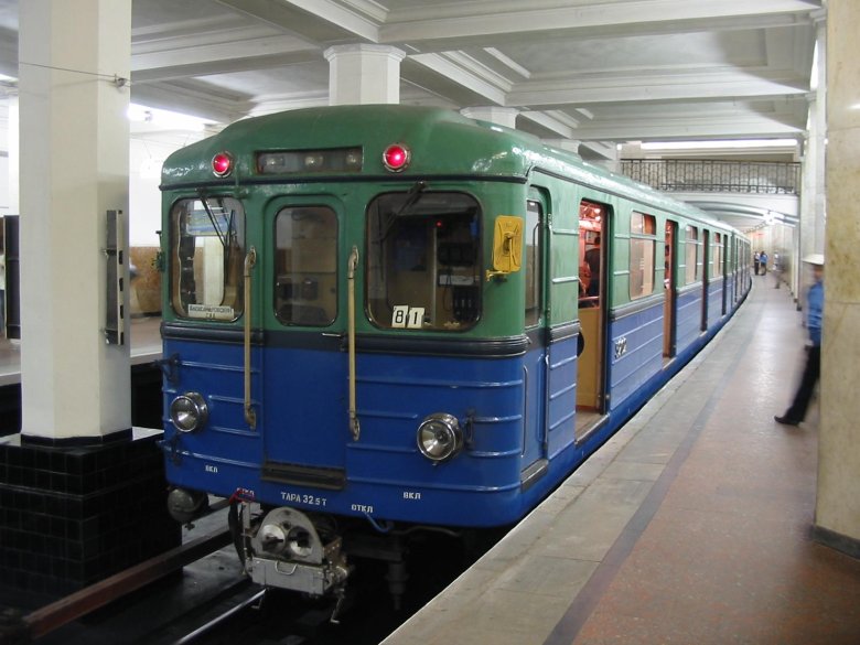 Старые вагоны московского метро