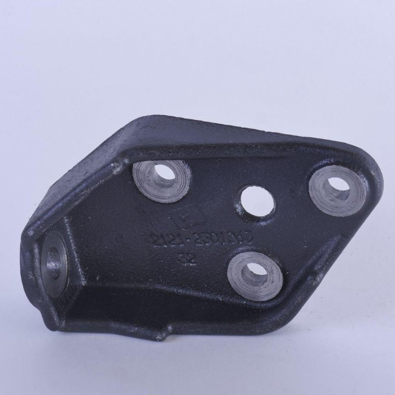 Кронштейн крепления переднего моста 2121