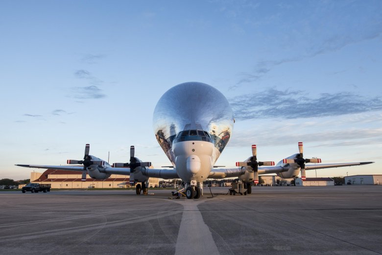 B-377 super guppy