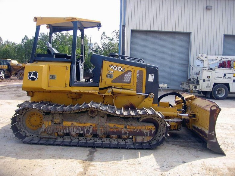 John deere j700