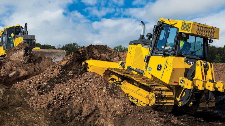 Большой бульдозер